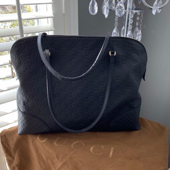Gucci Handbags - Beautiful GUCCI Black leather bag